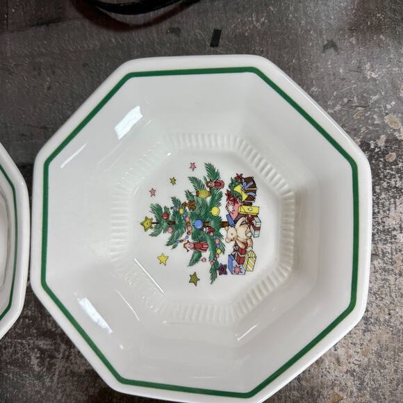 NIKKO Christmas Time Octagon Serving Bowls Set Of 4 Christmas Tree Presents 7" - Picture 9 of 9